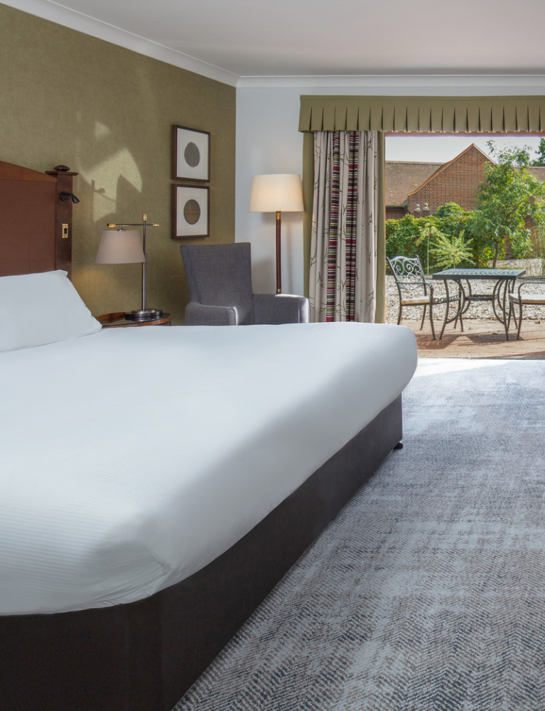ROOMS & SUITES