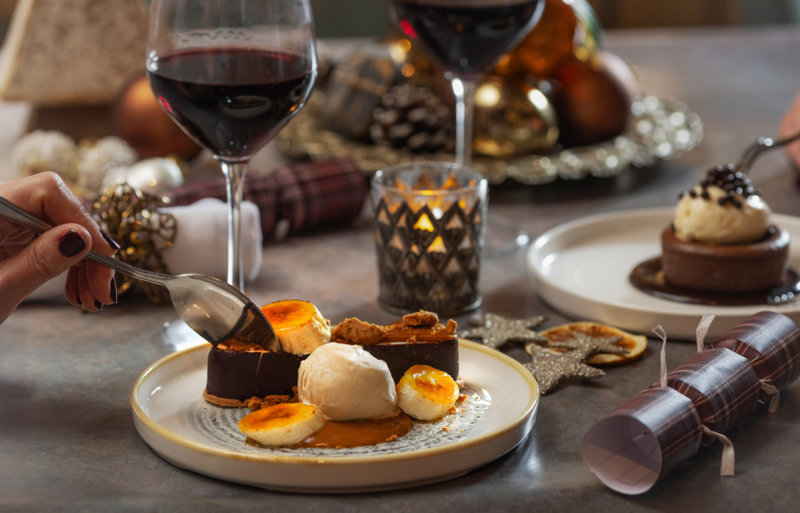 Carousel Desktop Carousel (Festive Lunch)