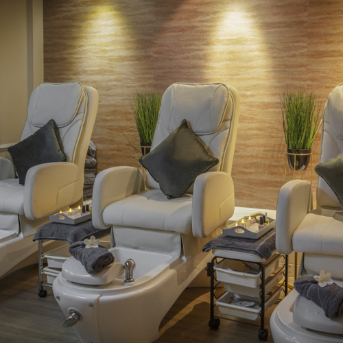 <p>MANICURE & PEDICURE ROOM</p>