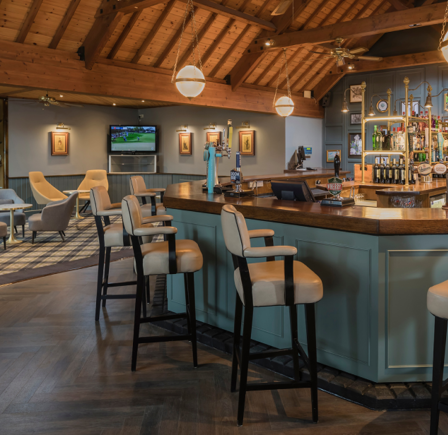 <strong>TERRACE BAR & BUNKERS BAR</strong>