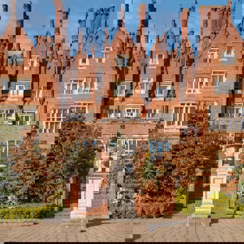 <p>HOTEL GROUNDS</p>